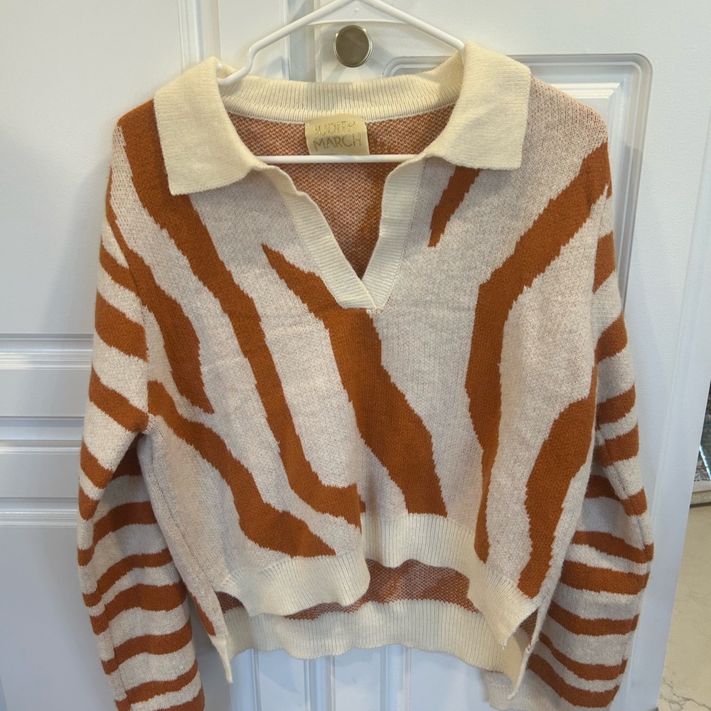 Judith March Cream and Brown V-Neck Sweater size L